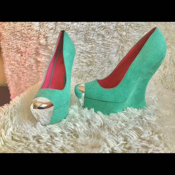 Qupid Women’s Mint Green Suede Platform Wedges NEW - Picture 6 of 6